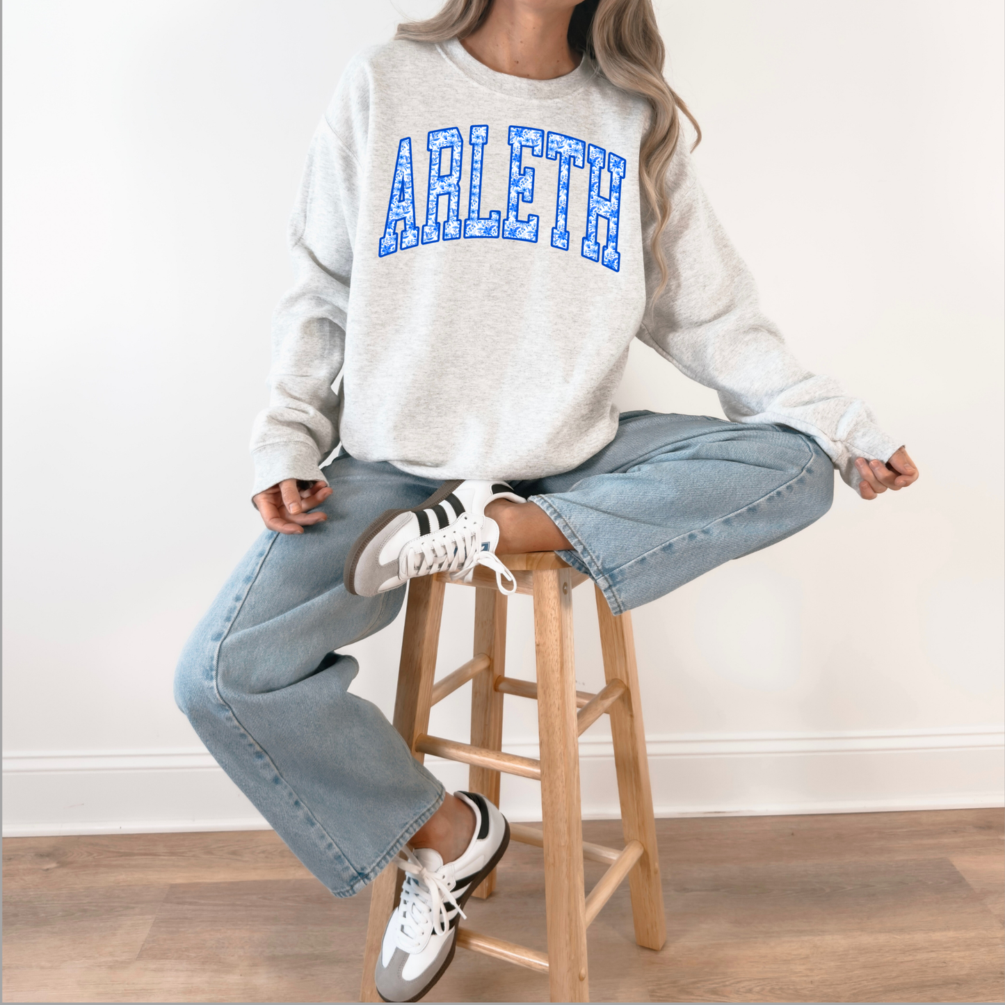 Arleth - 005 - Blue and White Floral Print - CREW NECK Sweatshirt