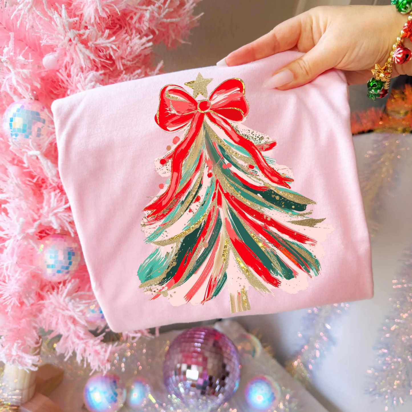 021 - Christmas Tree red Bow- Tee-shirt - Crewneck or Hooded Sweatshirt